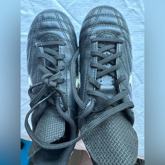 Kids Nike Soccer Cleats Size 13 - Picture 9 of 10